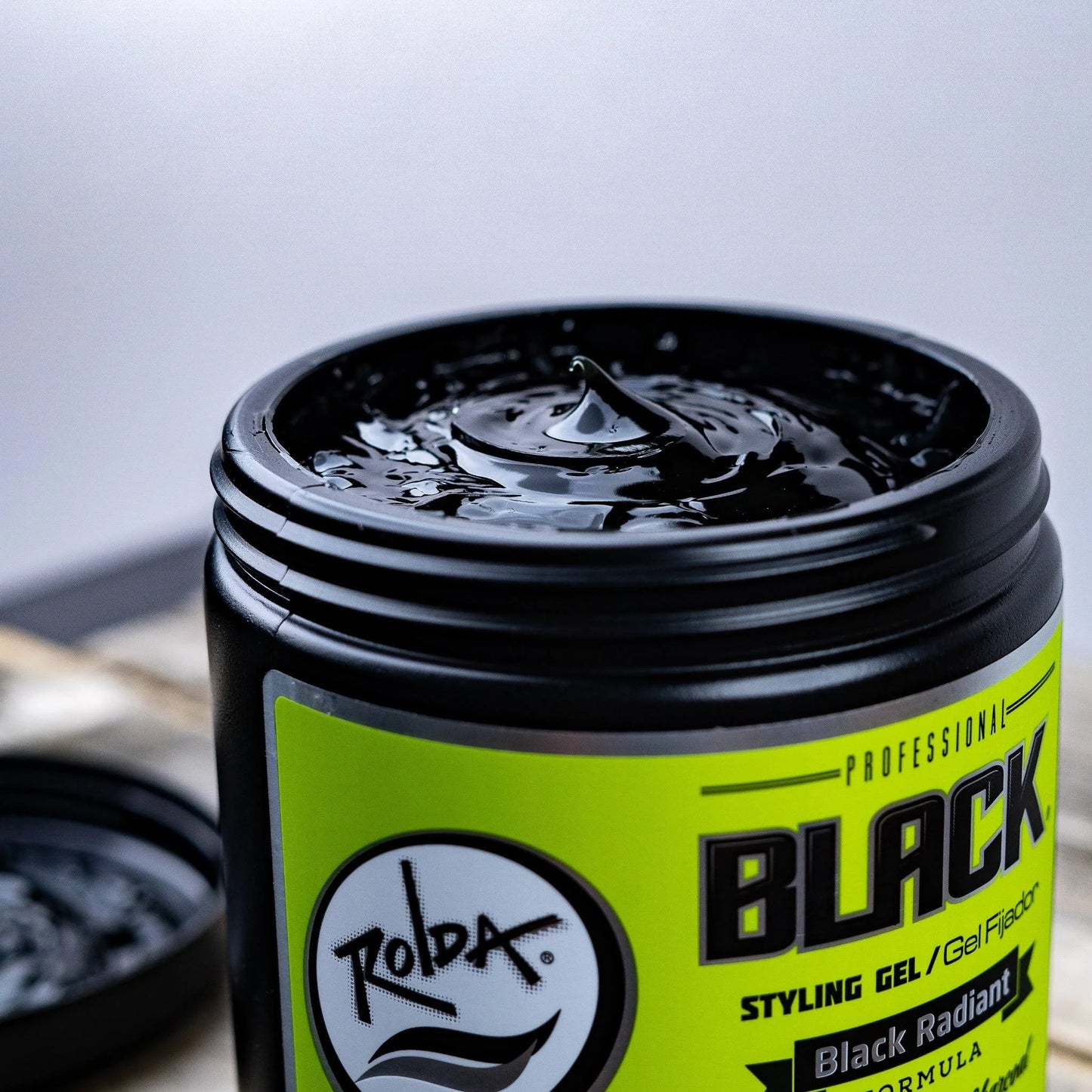 Rolda - Gel para peinar el cabello de color negro, 17,63 oz